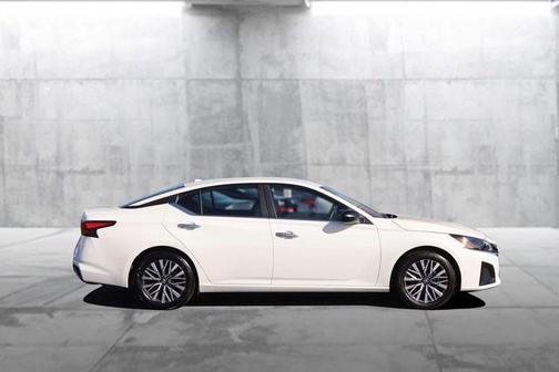 Glacier White 2025 Nissan Altima 2.5 SV