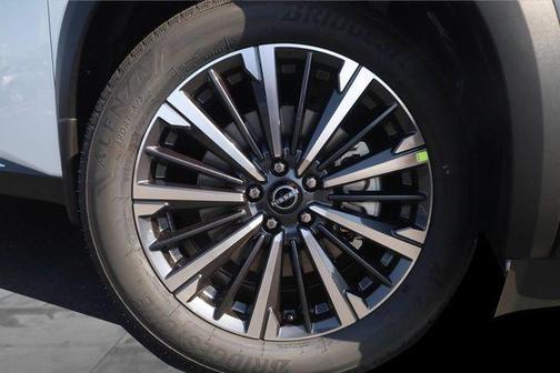 White Pearl 2026 Nissan Pathfinder Platinum