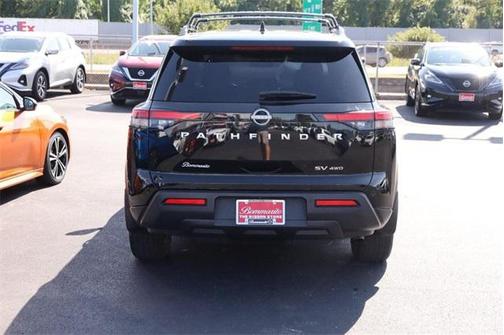 2024 Nissan Pathfinder SV 4WD