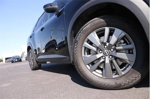 2024 Nissan Pathfinder SV 4WD