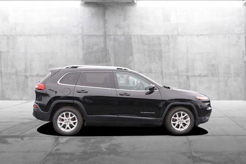 Brilliant Black Crystal Pearlcoat 2016 Jeep Cherokee Latitude