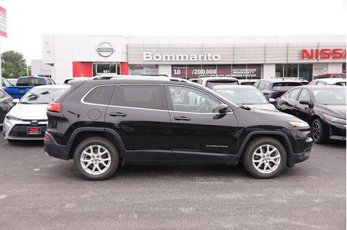 Brilliant Black Crystal Pearlcoat 2016 Jeep Cherokee Latitude
