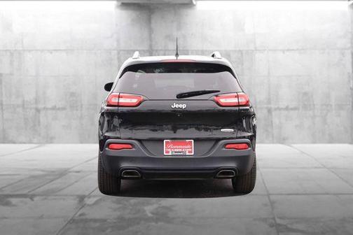 Brilliant Black Crystal Pearlcoat 2016 Jeep Cherokee Latitude