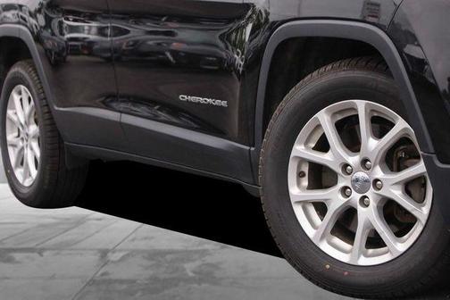 Brilliant Black Crystal Pearlcoat 2016 Jeep Cherokee Latitude