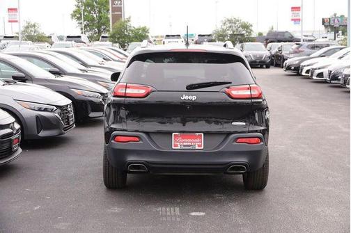 Brilliant Black Crystal Pearlcoat 2016 Jeep Cherokee Latitude