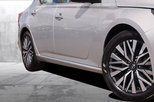 Brilliant Silver Metallic 2024 Nissan Altima 2.5 SV