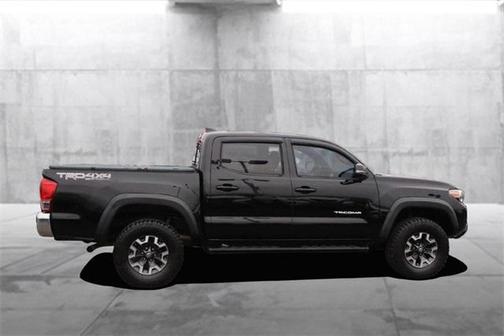2017 Toyota Tacoma SR