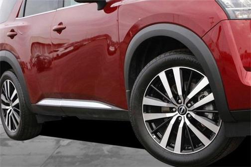 2024 Nissan Pathfinder Platinum FWD