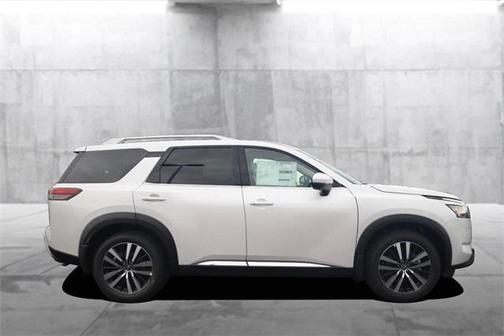 2025 Nissan Pathfinder Platinum 4WD