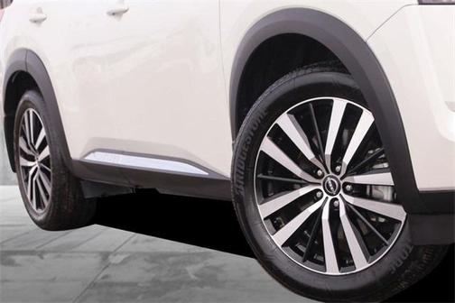 2024 Nissan Pathfinder Platinum FWD