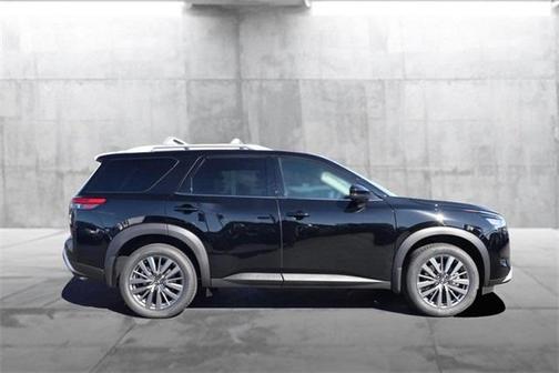 2025 Nissan Pathfinder SL 4WD