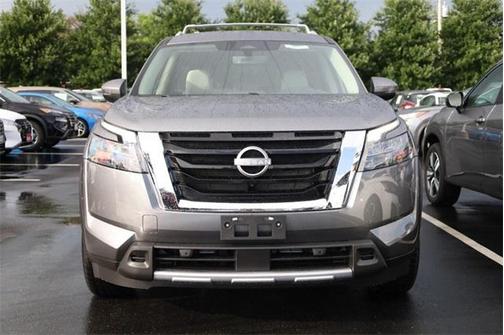 2025 Nissan Pathfinder SL 4WD