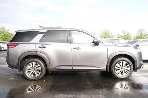 2025 Nissan Pathfinder SL 4WD