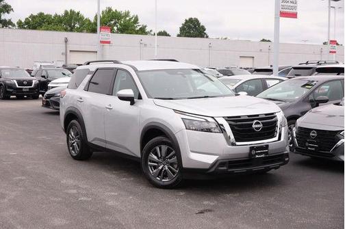 Brilliant Silver Metallic 2025 Nissan Pathfinder SV FWD