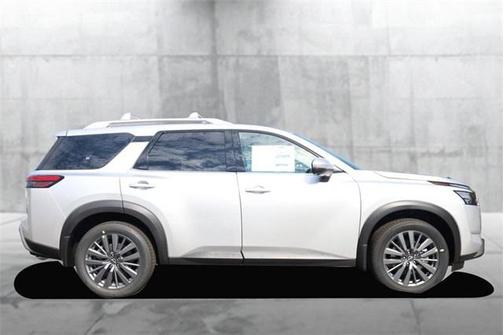 2025 Nissan Pathfinder SL 4WD