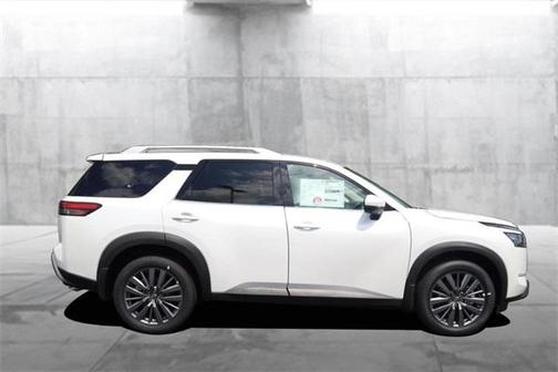 2025 Nissan Pathfinder SL 4WD