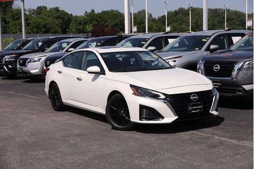 Pearl White 2025 Nissan Altima 2.5 SV