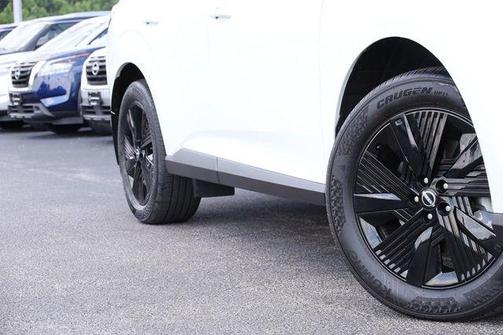 White Pearl 2025 Nissan Murano SV