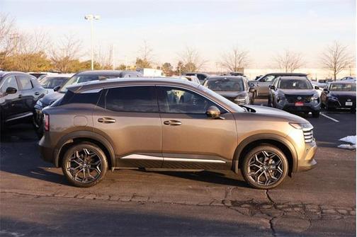 2025 Nissan Kicks SR