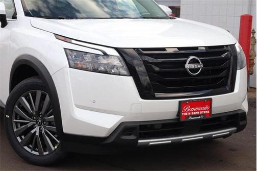 2025 Nissan Pathfinder SL 4WD