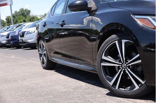Super Black 2021 Nissan Sentra SR