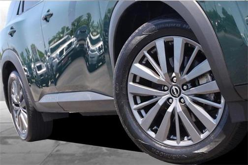 2024 Nissan Pathfinder SL FWD