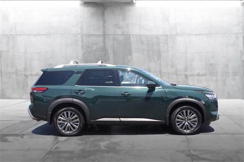 2024 Nissan Pathfinder SL FWD