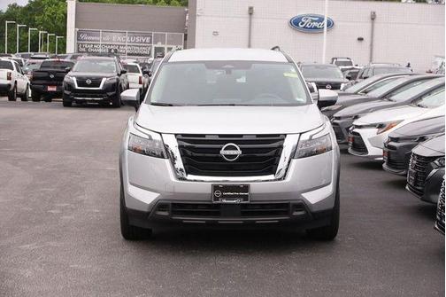 Brilliant Silver Metallic 2025 Nissan Pathfinder SV 4WD