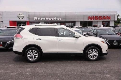 Pearl White 2015 Nissan Rogue SV