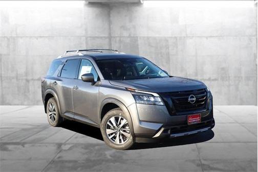 2025 Nissan Pathfinder SL 4WD