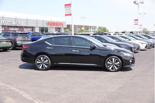 Super Black 2020 Nissan Altima 2.5 SL
