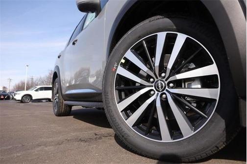 2025 Nissan Pathfinder Platinum 4WD