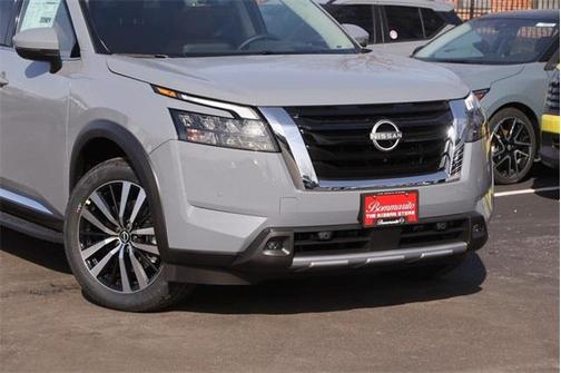2025 Nissan Pathfinder Platinum 4WD
