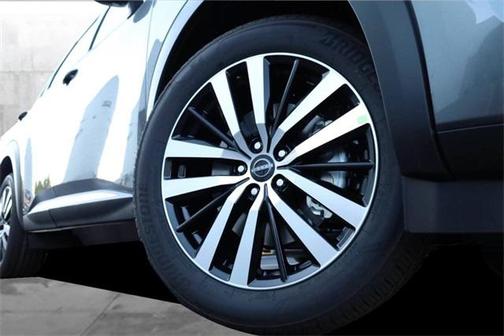 2025 Nissan Pathfinder Platinum 4WD