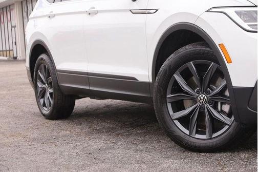 Pure White 2022 Volkswagen Tiguan 2.0T SE 4MOTION