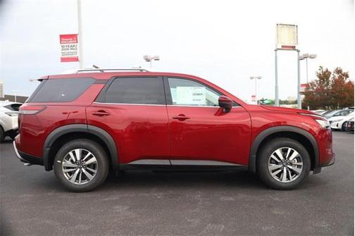 2025 Nissan Pathfinder SL 4WD