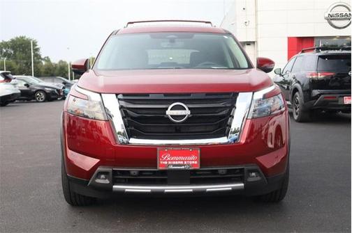 2025 Nissan Pathfinder SL 4WD