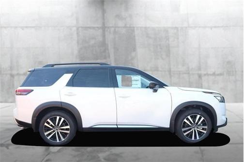 2025 Nissan Pathfinder Platinum 4WD