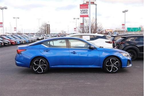 2025 Nissan Altima SR FWD