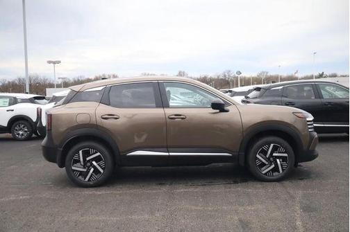 Bronze 2026 Nissan Kicks SV