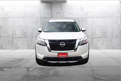 2025 Nissan Pathfinder SL 4WD