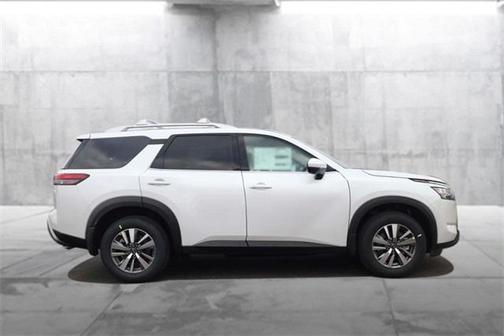 2025 Nissan Pathfinder SL 4WD