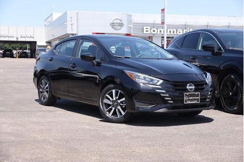 Super Black 2025 Nissan Versa 1.6 SV