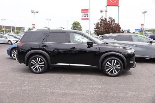 Super Black 2024 Nissan Pathfinder Platinum FWD