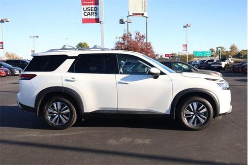 2024 Nissan Pathfinder SL 4WD