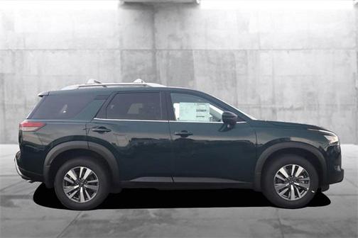 2025 Nissan Pathfinder SL 4WD