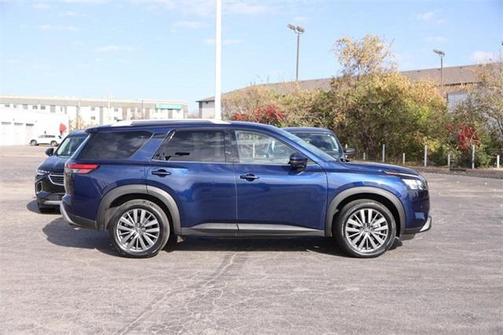 2025 Nissan Pathfinder SL FWD