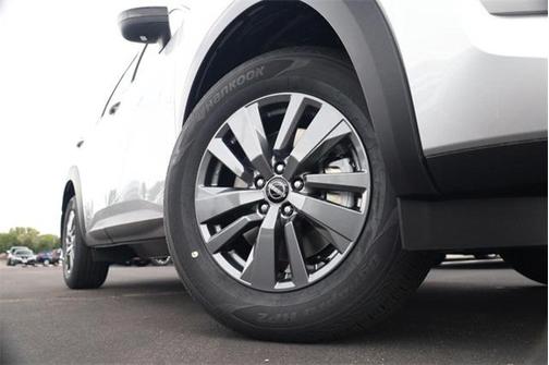 2025 Nissan Pathfinder S FWD