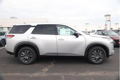 2025 Nissan Pathfinder S FWD
