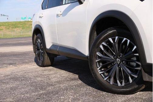 White Pearl 2025 Nissan Rogue SL